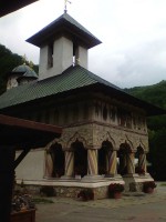 La Manastirea Lainici 05